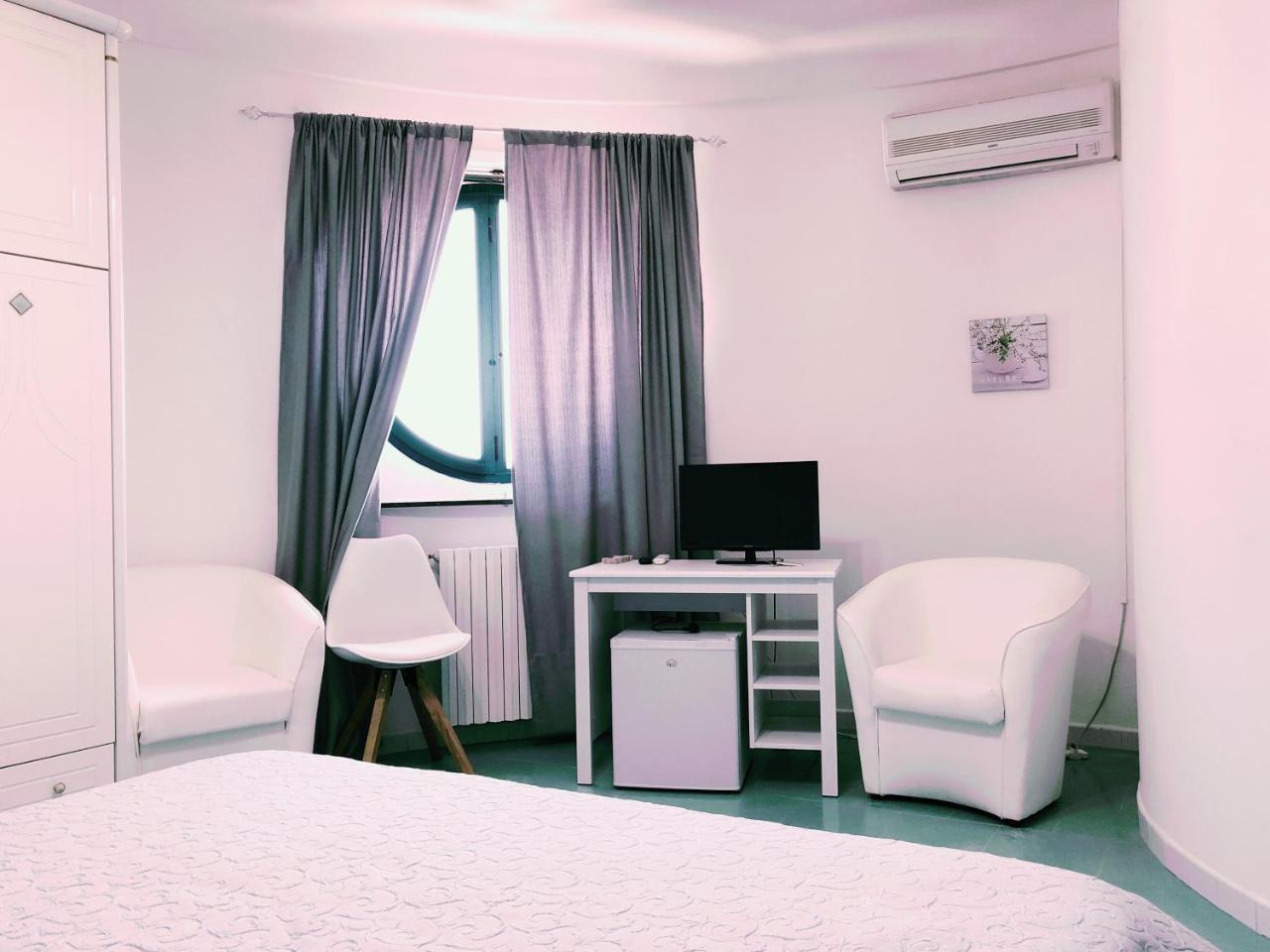 Hotel Falco D'Oro Чистерніно Екстер'єр фото